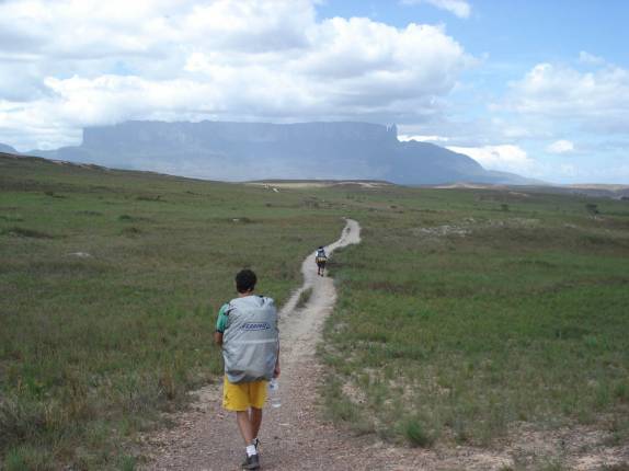 Caminhando para o Monte Roraima, na  Venezuela, em 2007